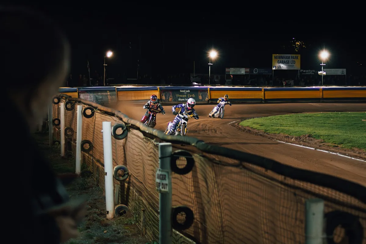 speedway fans